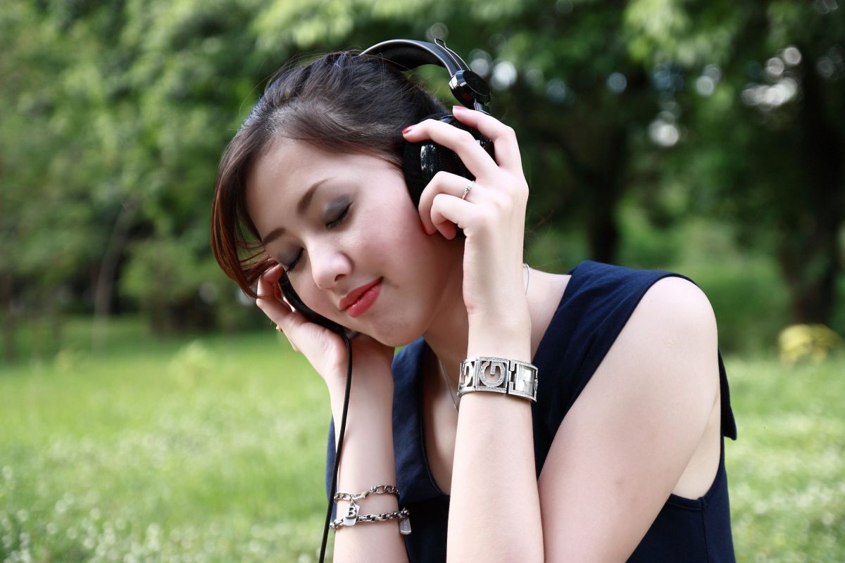 A zene hatásai többek között: javuló hangulat, vérnyomás csökkenése vagy gyorsulása, jobb memória.